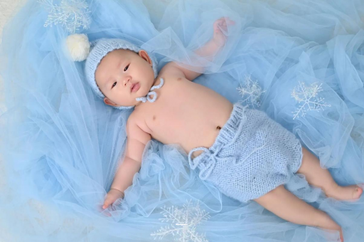 仁寿宝宝上眼皮肿