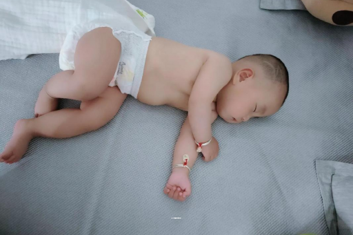 仁寿几个月宝宝会抬头